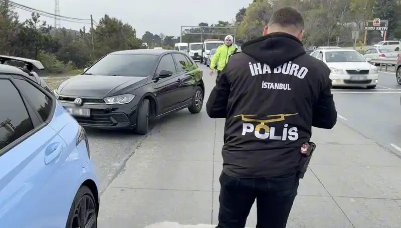 Emniyet Şeridi İhlali: Dikkatsizlik Sonucu Yaşanan İlginç Kaza