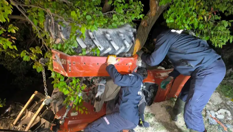 Kontrolden Çıkan Traktör Devrildi, Acı Son!