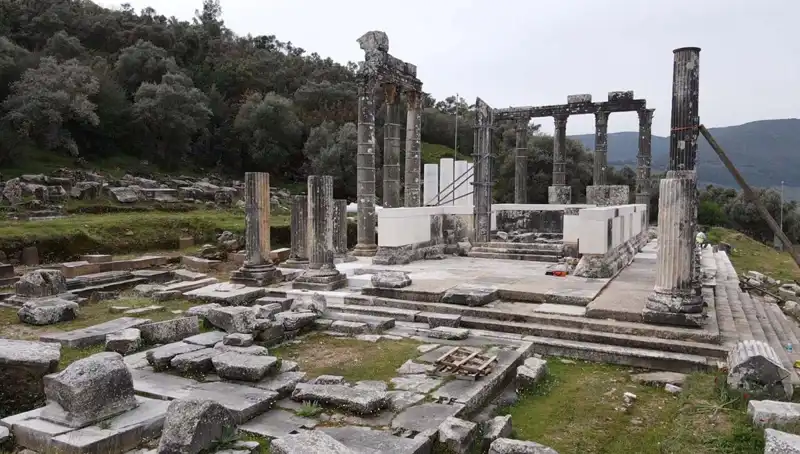 Zeus Tapınağı'ndaki Restorasyon Çalışmaları Tüm Hızına Devam Ediyor