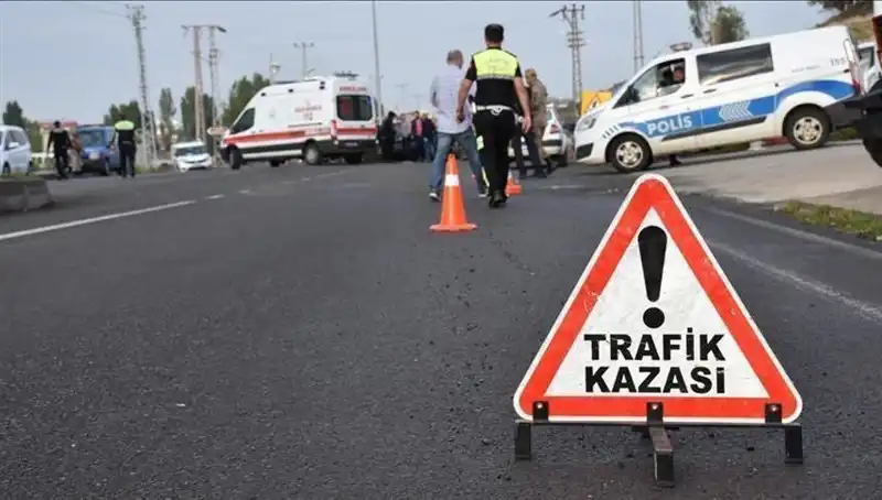 Antalya'da Kanala Düşen Otomobilde İki Yaralı: Olayın Detayları