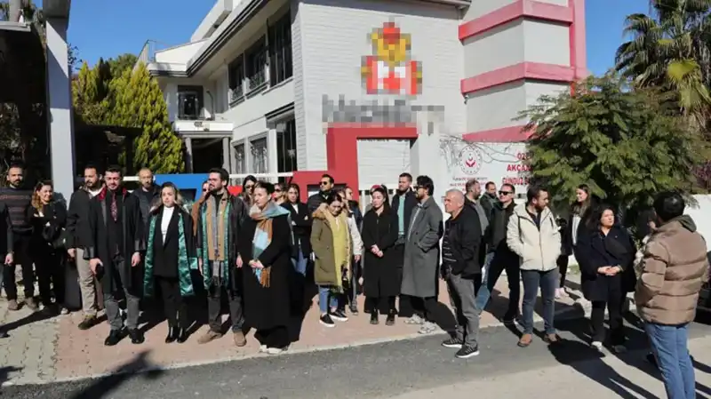 Okulda Karneler Dağıtılırken Öğretmenler Neden Ağlıyordu? Veliler Şokta!