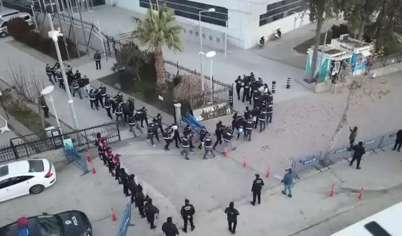 Adıyaman'daki Operasyon: Gözaltına Alınan 21 Şüpheliden 14'ü Tutuklandı