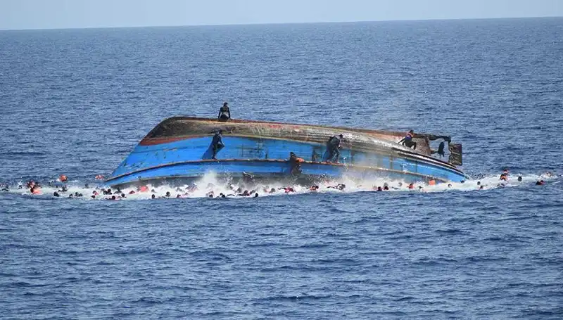 Filipinler'de Gemi Alabora Oldu: Kayıp Yolcular için Arama Çalışmaları Devam Ediyor