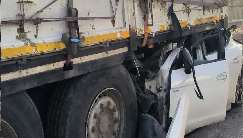 TIR'a Arkadan Saplanan Ok, Büyüleyici Bir Kaza Hikayesini Ortaya Çıkardı