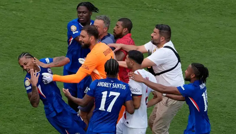 Spor Dünyasında Sarsıcı Anlar: Teknik Yönetici ve Futbolcudan Yıldızlar Geçidi