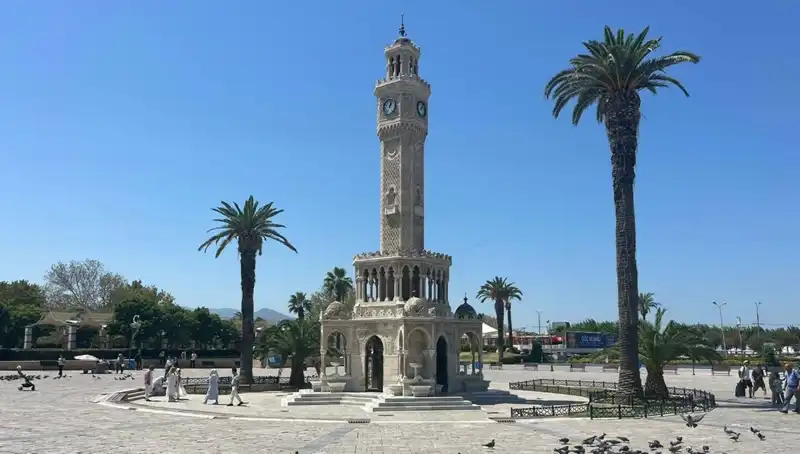 İzmir'de Sıcakların Zirve Yaptığı Günler: 42 Dereceyi Aşan Hava!