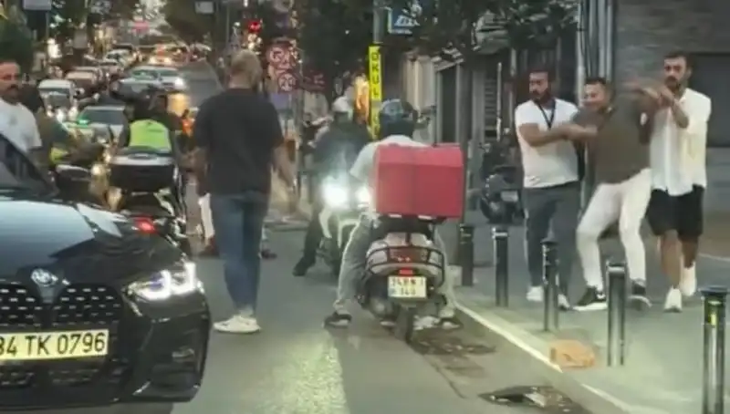 Nişantaşı'nda Yol Verme Kavgası: Sopalı Saldırı Gözaltına Alma İle Sonuçlandı