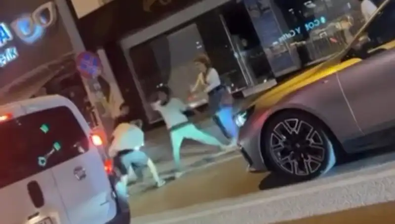 Cadde Boks Ringine Dönüşerek Gençlerin Enerjisini Ortaya Çıkardı