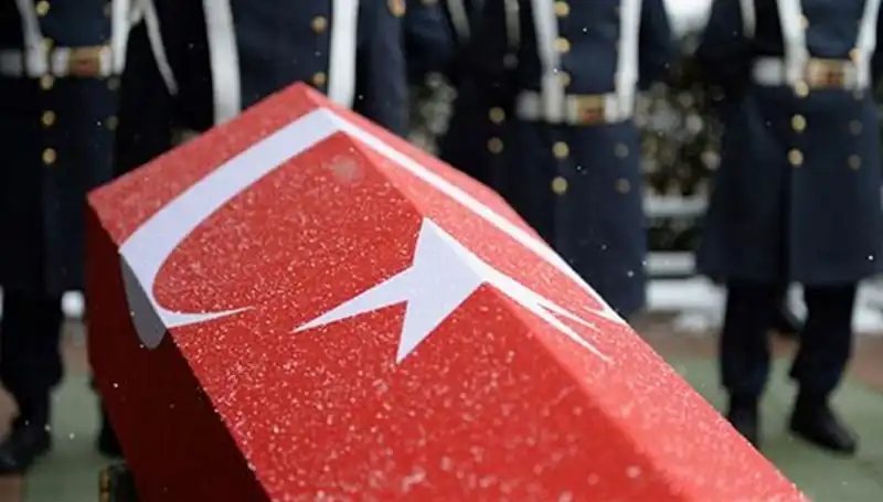 Pençe Kilit Operasyonu’nda Yaralanan Askerimiz Şehit Düştü, Ülke Yası Tutuyor