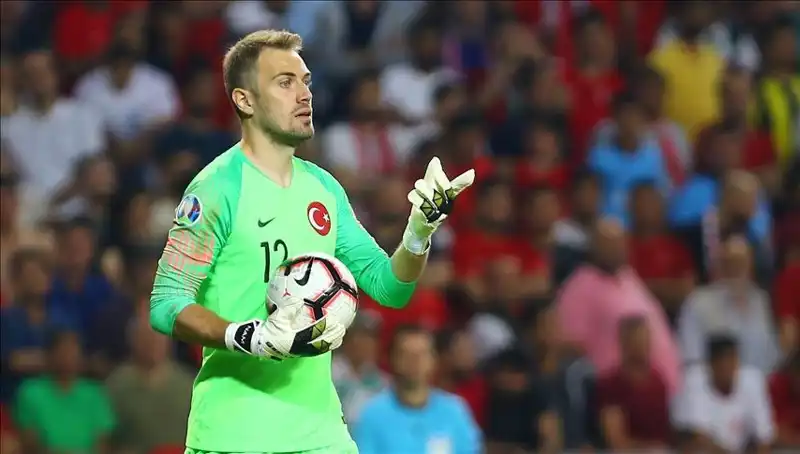 Mert Günok Futbolu Bırakacağı Yaşı Duyurdu: Hayranlarını Şaşırttı!