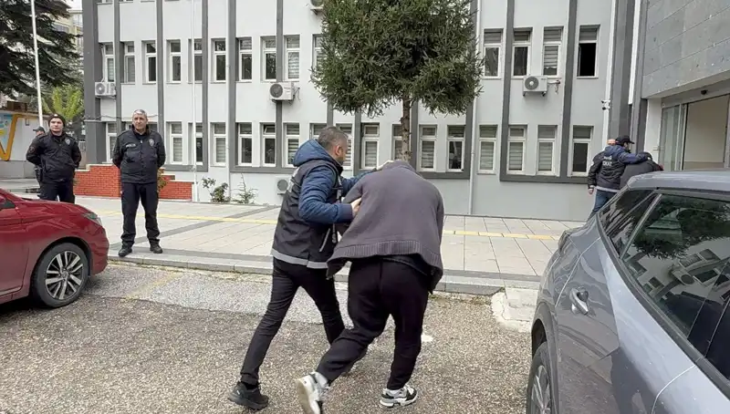 Büyük Operasyon: 10 Bin Sentetik Ecza Hapı Ele Geçirildi, 20 Gözaltı!