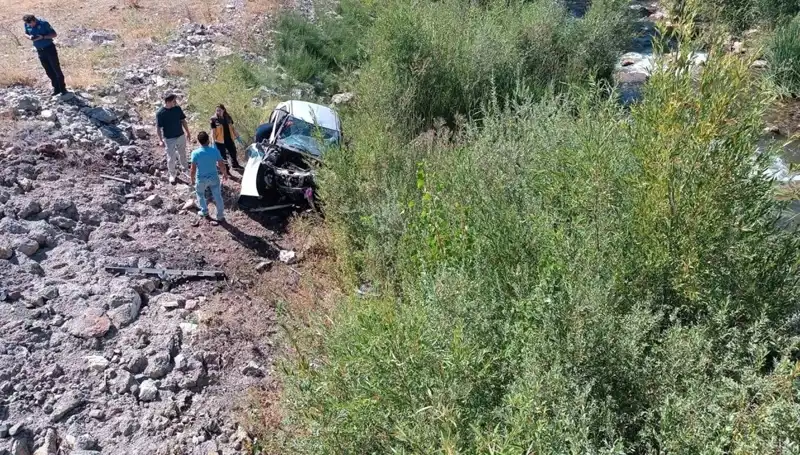 Sivas'ta Olay! Otomobil Dere Yatağına Uçtu, İki Hayat Kaybı